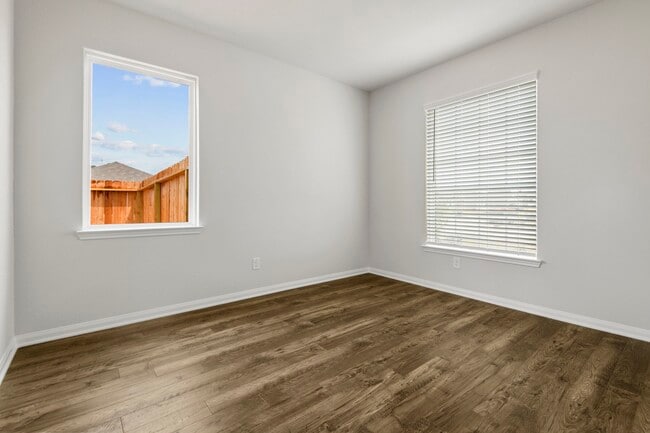 Building Photo - 316 Tejas Trl