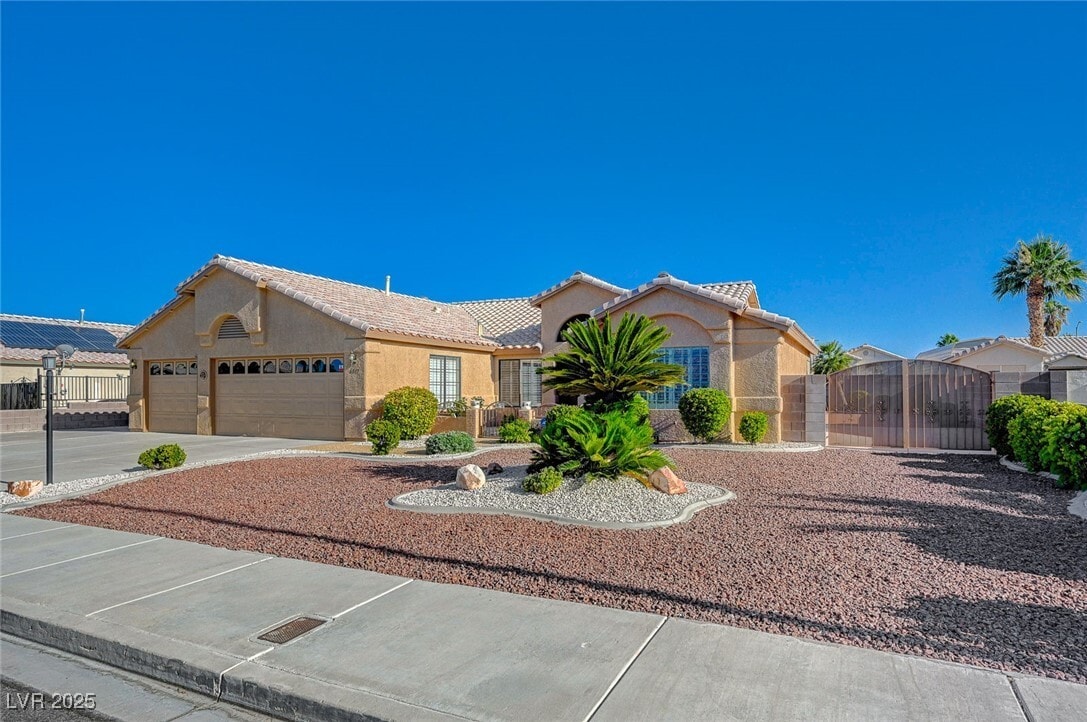 Foto principal - 6317 W Canyon Ridge Dr