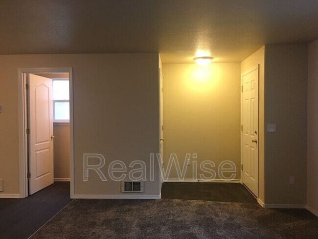 Foto del edificio - 2621 NW Cedar Ave