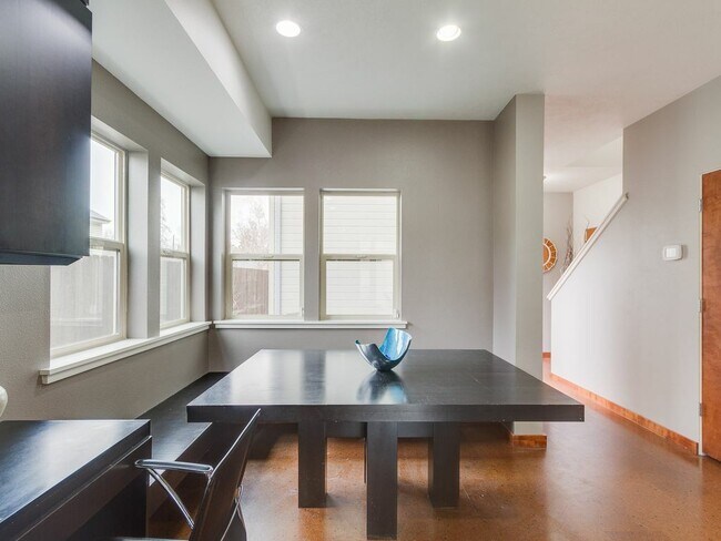 Foto del edificio - 1705 S Vermont Ave