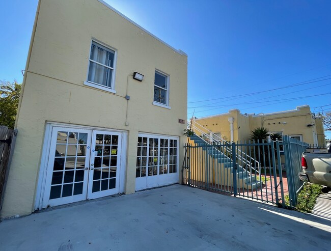 Photo - 137 SE 1st Ave (Dania Beach, FL) House