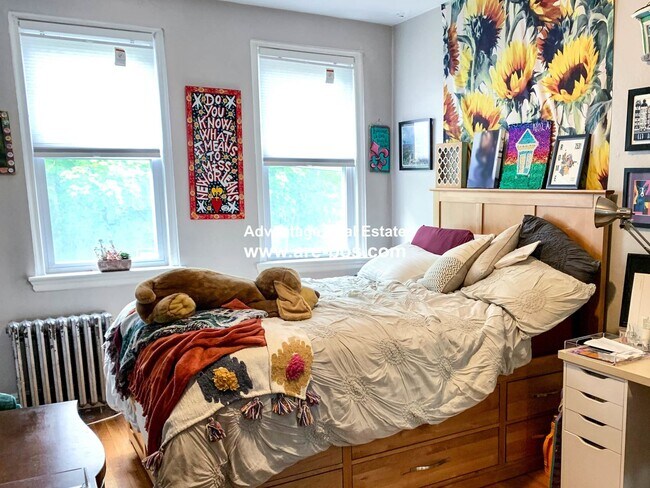 Foto del edificio - 2 bed 1 bath available for June 1st move i...