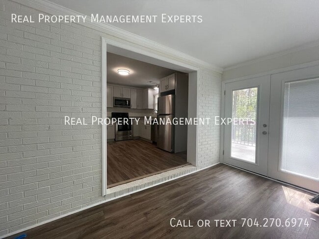 Building Photo - 2825 Wedgefield Dr