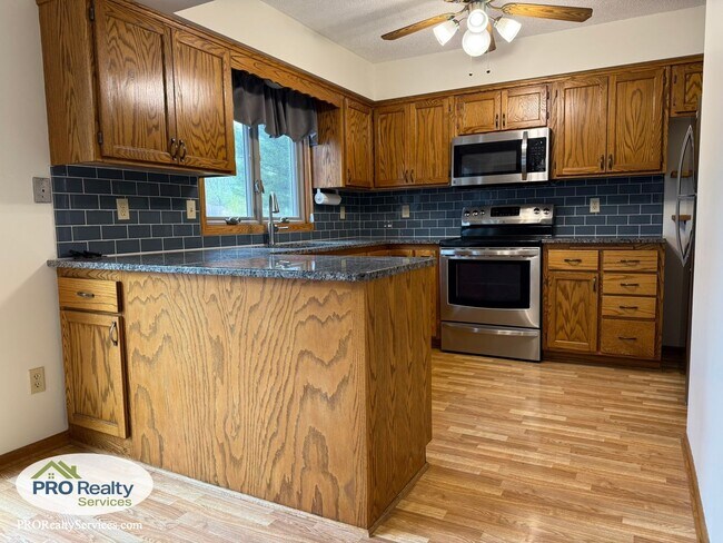 Foto del edificio - 3 Bedroom Home in Shoreview