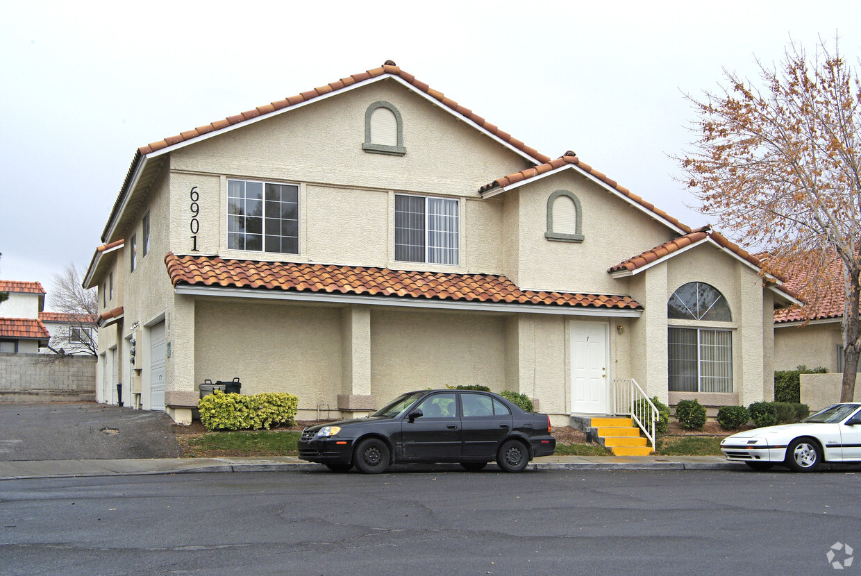 Building Photo - Rainbow Gardens