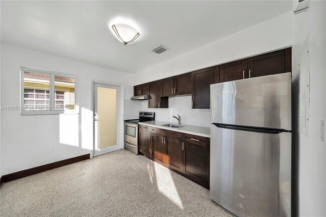 Foto del edificio - 3471 SW 3rd St