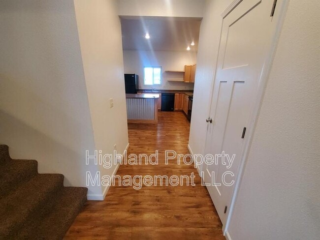 Building Photo - 512 NE Stadium Way