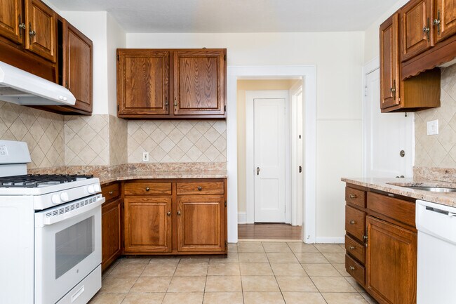 Building Photo - 60 Puritan Ln
