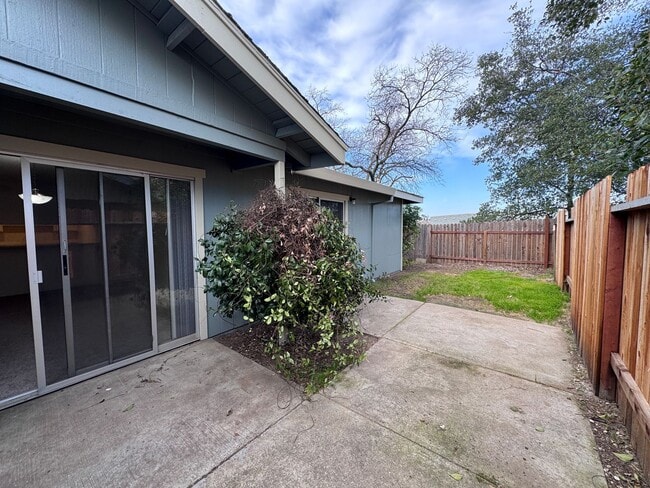 Building Photo - 5950-5952 Merrywood Dr