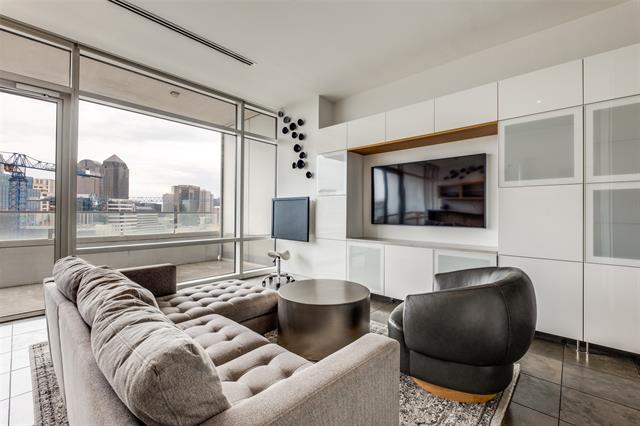 Foto del edificio - 2430 Victory Park Ln