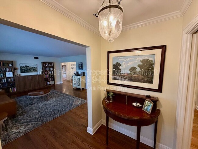 Foto del edificio - 7104 Catalonia Ave