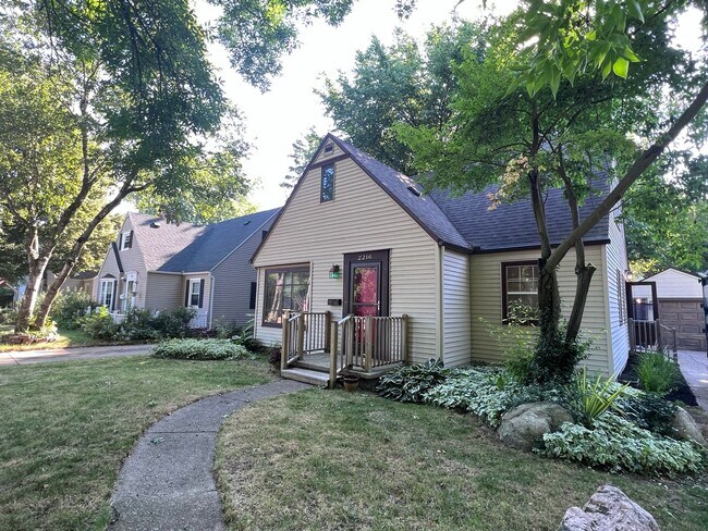 Foto del edificio - Recently Updated 2 Bedroom Home with Fence...