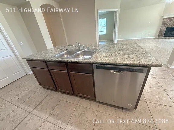 Building Photo - 511 Highland Fairway Ln