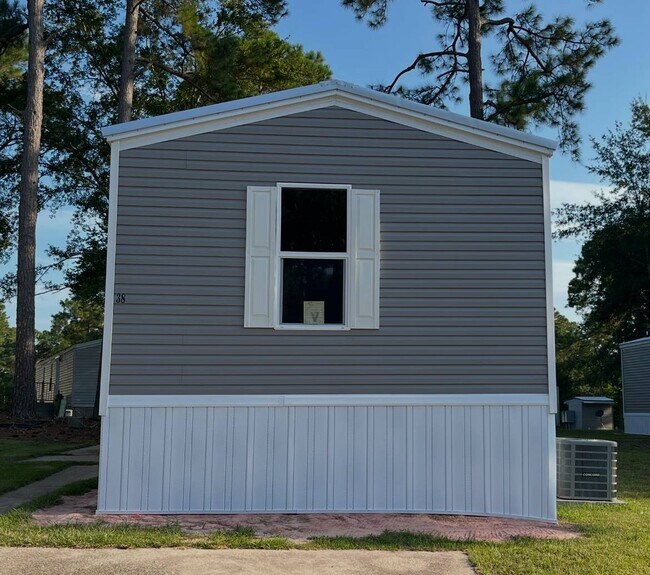 Foto del edificio - 14142 Lorraine Rd