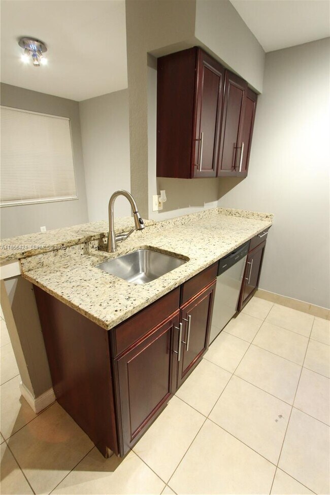 Foto del edificio - 2850 N Oakland Forest Dr