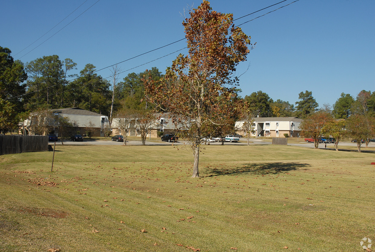 Building Photo - Autumn Trace