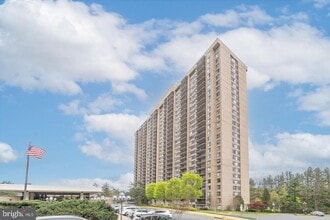 Building Photo - 3705 S George Mason Dr