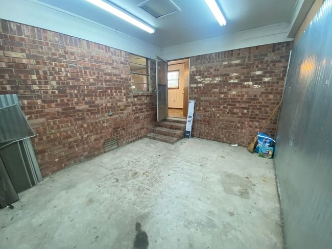 Building Photo - 115 Blair St