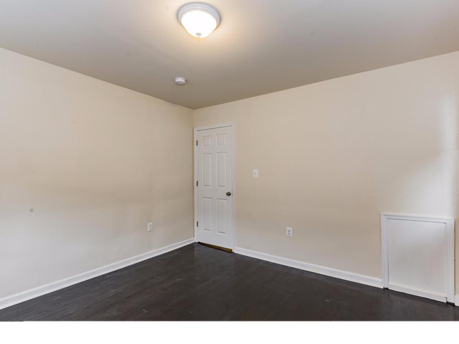 Building Photo - 4986-4990-4990 Benning Rd SE