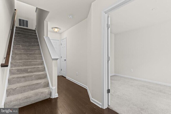 Foto del edificio - 7118 Rowlock Aly