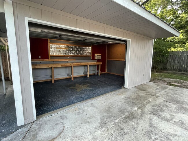 Building Photo - 4 br, 2 bath House - 429 South Avenue E