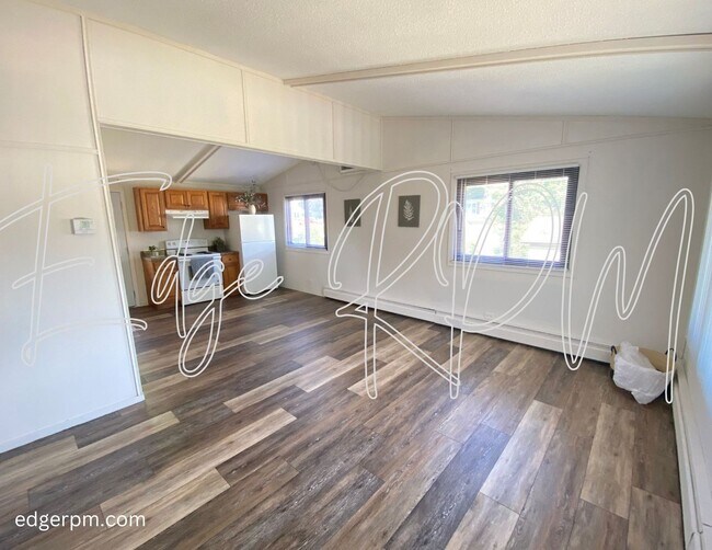 Foto del edificio - Updated 2 Bedroom, 1 Bath Townhome – Great...