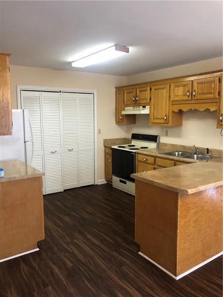 Foto del edificio - 571 Gold Ridge Rd