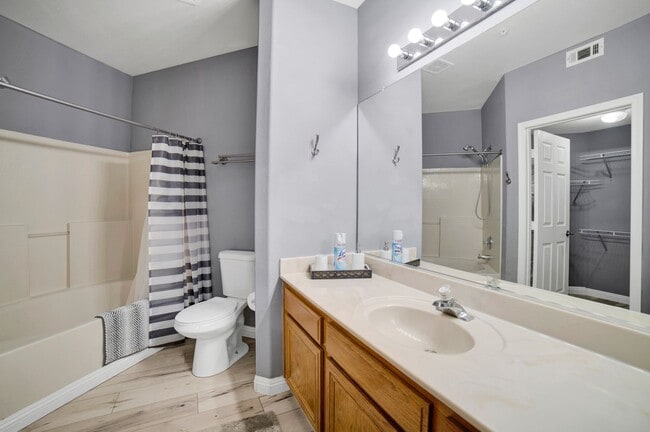 Building Photo - NEWLY RENOVATED AND FULLY FURNISHED CONDO ...