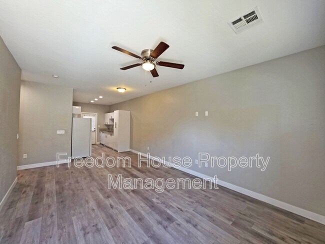 Foto del edificio - 1121 Sixshooter Ave