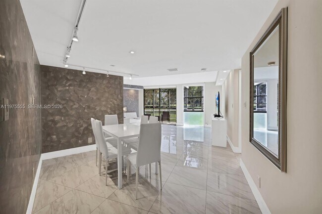 Foto del edificio - 3101 N Country Club Dr