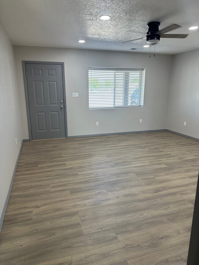 Building Photo - 855 W Castillo Ave