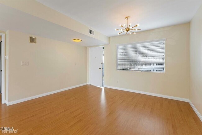 Building Photo - 2 br, 1.5 bath Condo - 1000 Cordova St Apt...