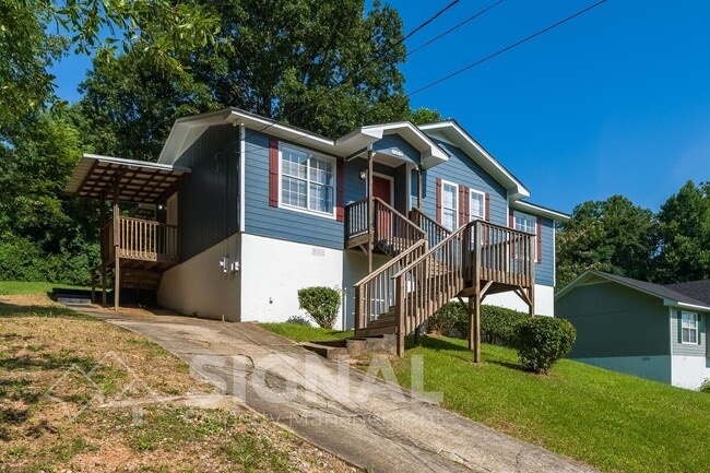 Building Photo - 1300 Yukon St