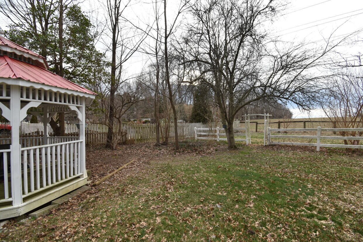 1133 Secretariat Dr W, Danville, KY 40422 House Rental in Danville