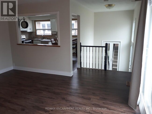 Building Photo - 2003 Carrera Ln