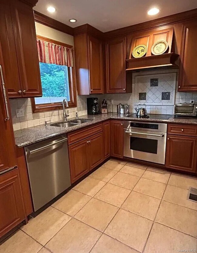 Foto del edificio - 396 Chestnut Ave