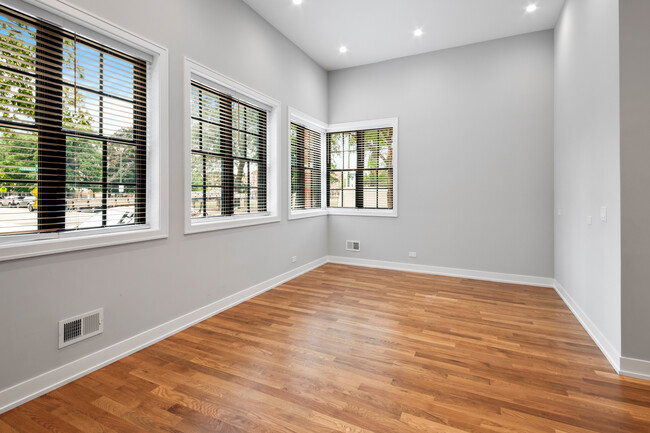 Foto del edificio - 1349 N Noble St