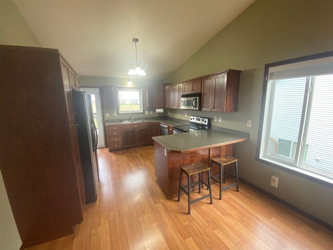 Building Photo - 3 Bedroom, 2 Bathroom Home in West Fargo -...