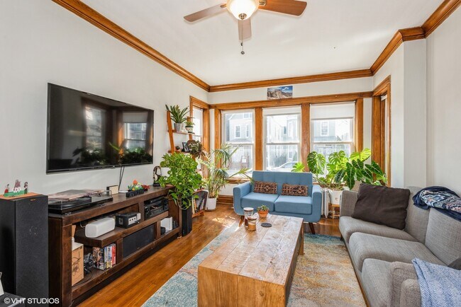 Foto del edificio - 3742 W Diversey Ave