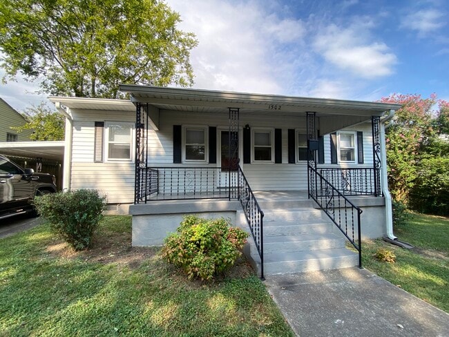 Photo - 1502 Debow St House