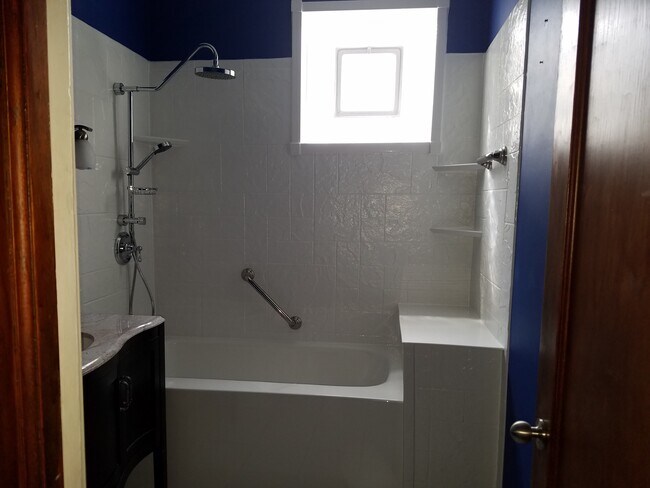 Foto del edificio - 4431 N Troy St