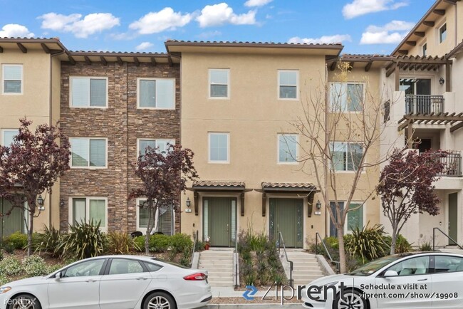 Foto del edificio - 4 br, 3.5 bath Townhome - 3057 San Jose Vi...