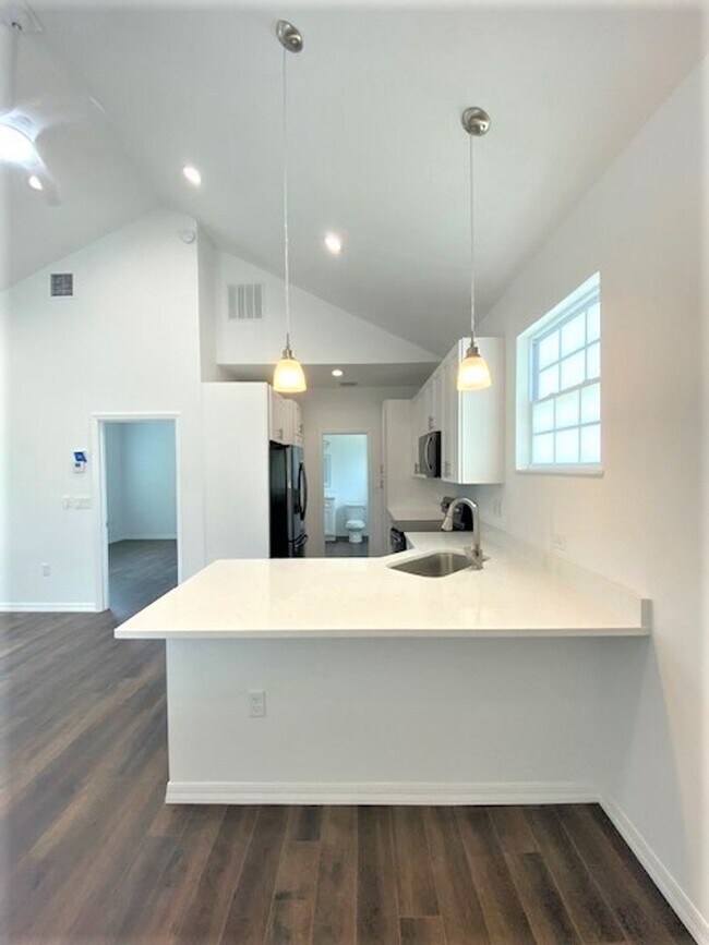 Foto del edificio - 1 Bedroom 1 Bath Garage apartment with attached 1 car garage