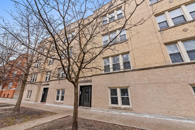 Foto del edificio - 2843 W Berteau Ave