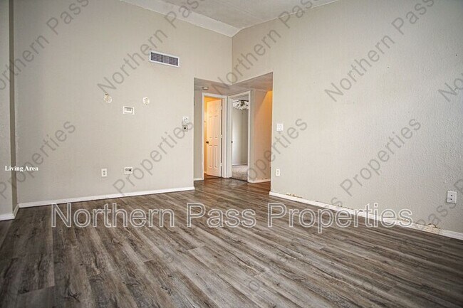 Foto del edificio - 1686 St Stephen Pl