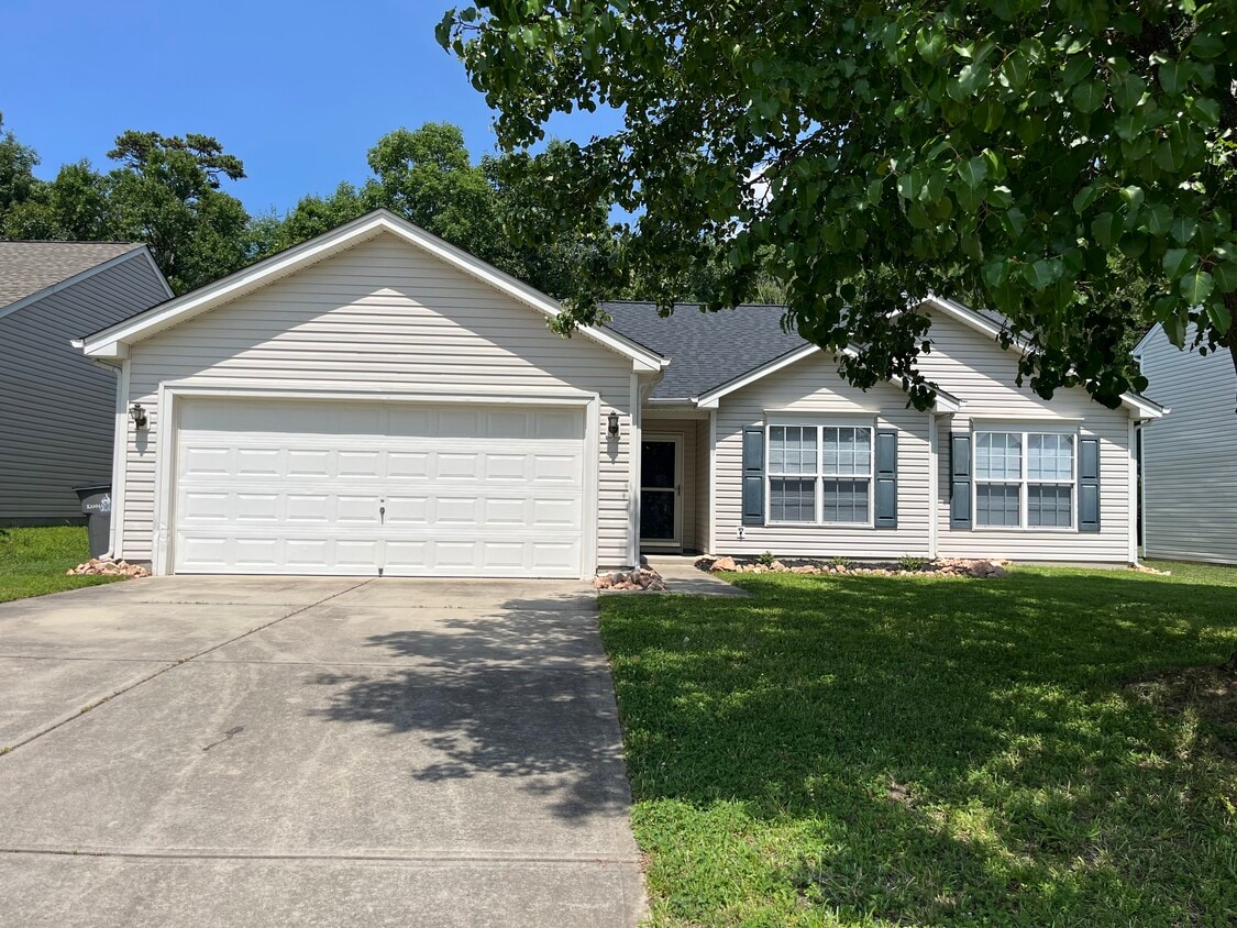 Foto principal - 223 Summit Park Ct