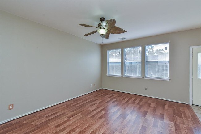 Foto del edificio - 3042 Loganberry Park Ln