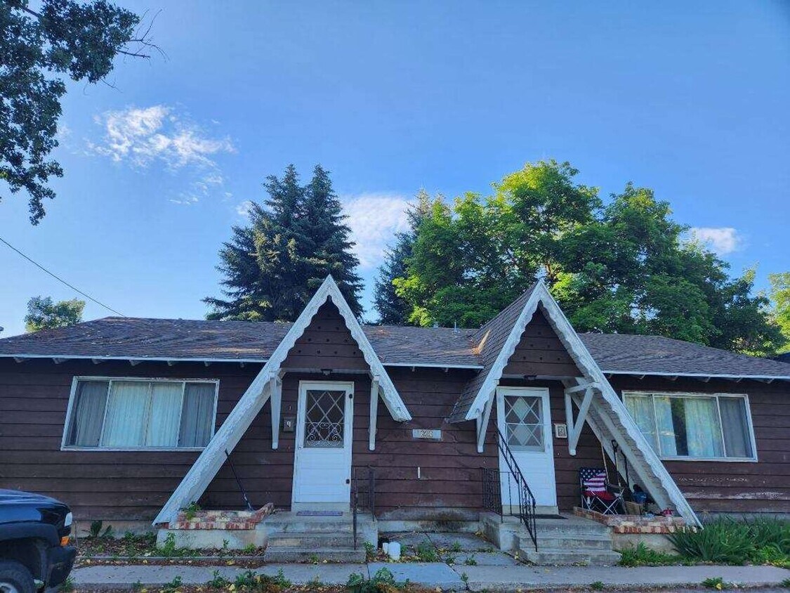 Primary Photo - Sapacious 2 Bedroom Logan Apartment for Rent
