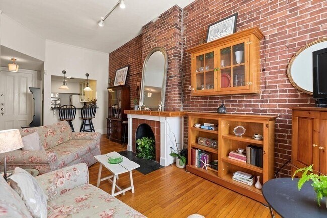 Building Photo - 232 Beacon St