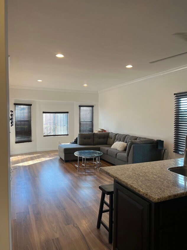 Foto principal - 1803 W 36th Pl
